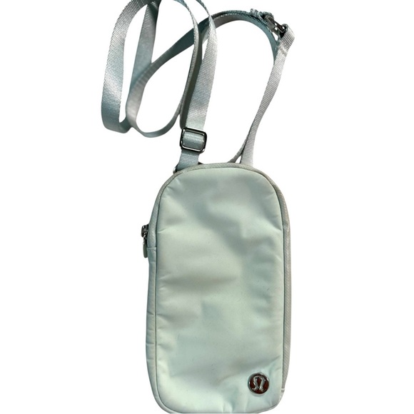 lululemon athletica Handbags - Lululemon Everywhere Crossbody